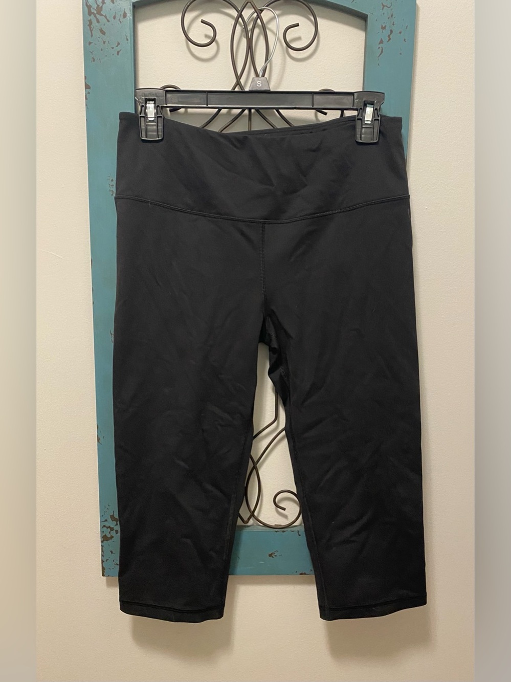 Black Victoria's Secret VSX Cropped Athletic Leggings